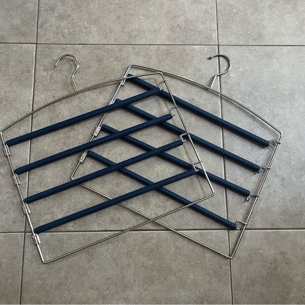 2 RICHARDS 4 Tier Closet & Storage Clothes Hanger Space Saving w Swing Arms
NWOT